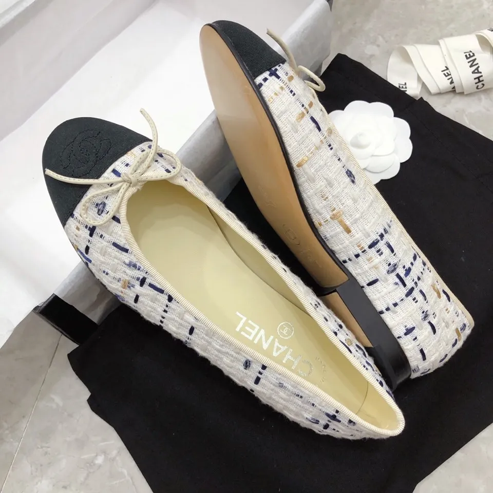 👟👟Ex-factory price 480👟👟 Chanel - classic color-blocked ballet shoes ⚠ Fashionable catwalk style❤M After many years, it still attracts fans... The splicing color mix and match, bow embellishment, interpret fashion! How to match the series to look good! Original custom-made wood-colored rubber outsole, 1.5cm square heel, imported mixed woolen surface/mixed sheepskin surface, sheepskin lining for feet... Regular size 34-40 (customized size 41 is non-returnable) 🎁Supporting packaging